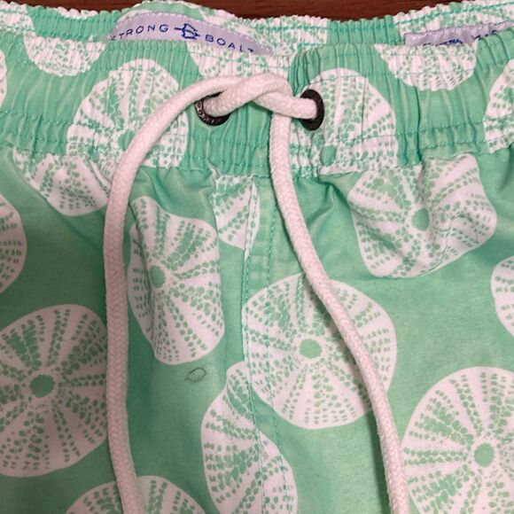 Strong Boat Classic Boys Swim Trunks in White/Green Sand Dollar Print. Size 12. - Picture 5 of 10